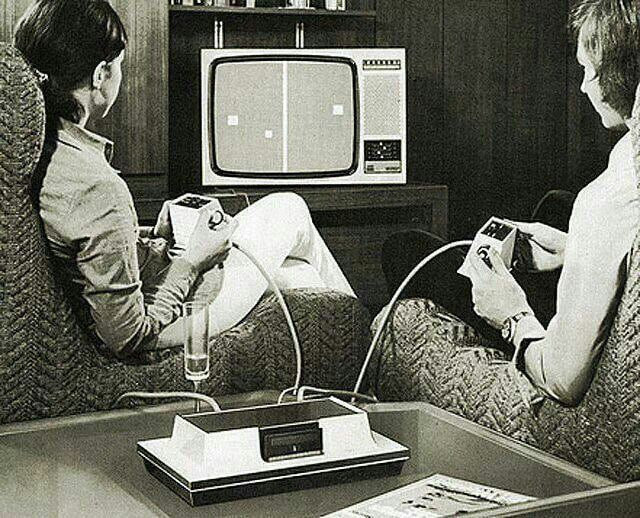 Magnavox Odyssey 是世界上首款家用视频游戏机，于1972年发布