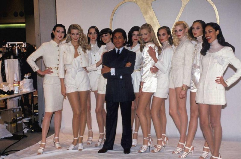 #时尚 Valentino Garavani，意大利著名高级时装设计师，是Valentino（华伦天奴）品牌的创始人