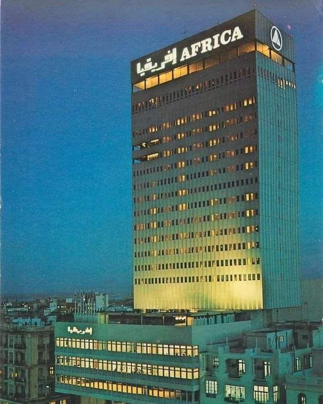 突尼斯：非洲饭店，1970年代Hotel Africa 位于突尼斯首都 突尼斯市（Tunis） 的心脏地带——哈比卜·布尔吉巴大道（Avenue Habib Bourguiba），这是城市最繁华的街道之一，被誉为“突尼斯的香榭丽舍大道”