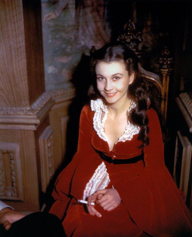 #名人 1939年，费雯·丽在《乱世佳人》片场，塑造了电影史上最经典的女性角色之一