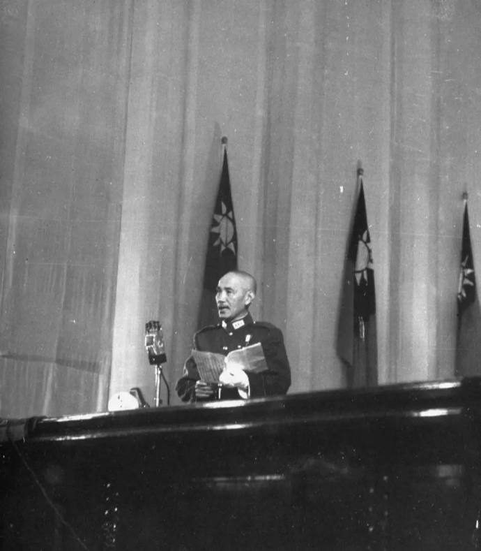1946年12月，南京，国民大会制宪会议现场，蒋介石发言