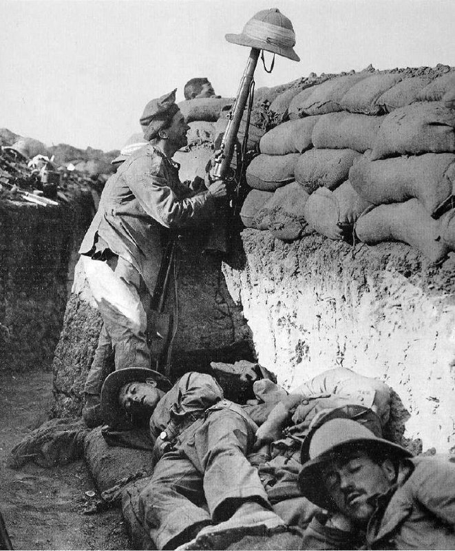 一名澳紐軍團步兵試圖吸引敵人火力以自娛自樂