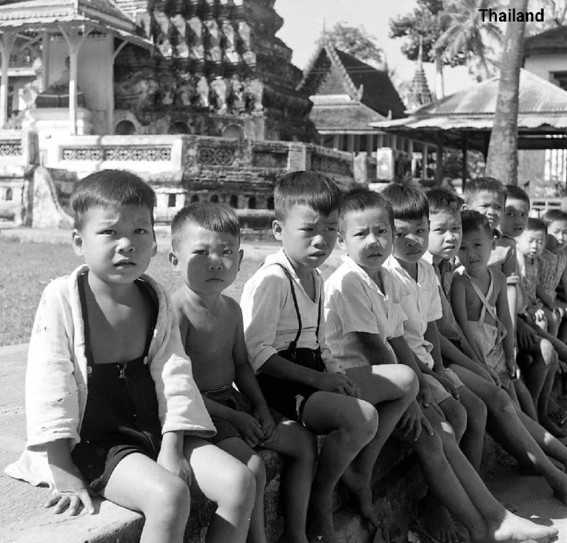 1950 年，阿布森萨旺·沃拉维汉寺 (Wat Absonsawan Worawihan) 的泰国儿童