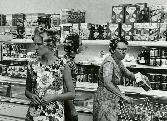 1960年代的杂货购物1960年代的杂货购物正处于传统与现代转型的交界点
