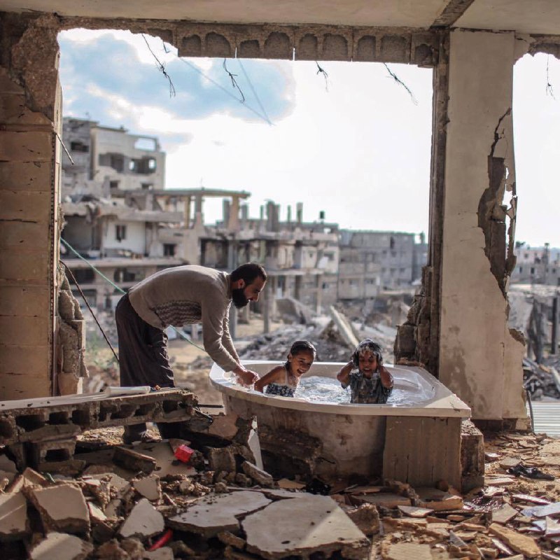 Gaza 加沙 , 20152014年加沙战争（以色列称“护刃行动”）刚结束不久，那场冲突造成超过 2100名巴勒斯坦人死亡、大面积建筑被毁