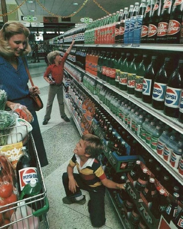1980年代，当货架上的每一瓶软饮料仍然是玻璃瓶装