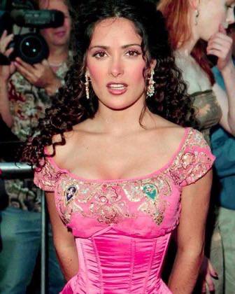 ↩️🖼 #名人 Salma Hayek 1999历史老照片（中文）Timeless Archives:#名人 Salma Hayek和Penelope Cruz，1999年