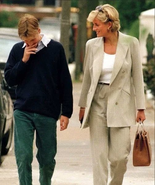 ↩️🖼 戴安娜王妃与威廉王子的最后合影，摄于1997年8月