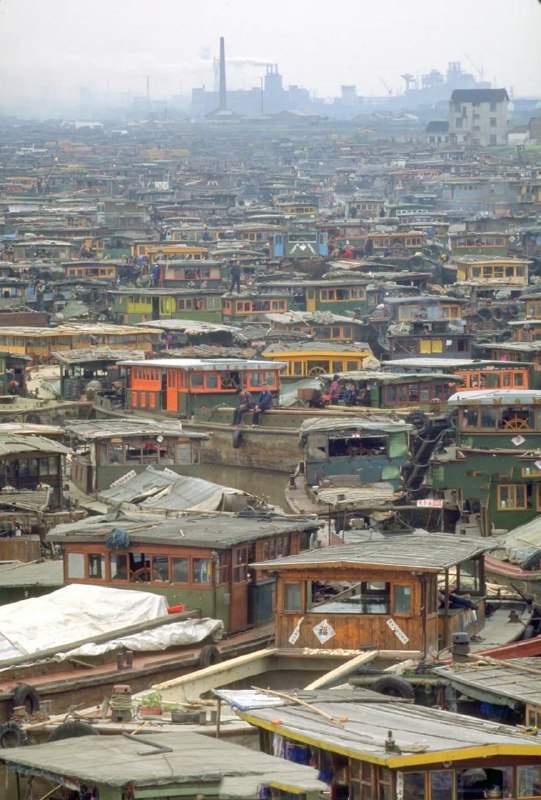 1990 年，中国苏州大运河交通堵塞