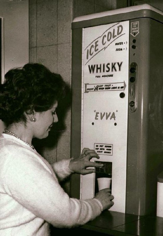 1960年代的自动售货机代表着当时科技与城市便利生活的象征