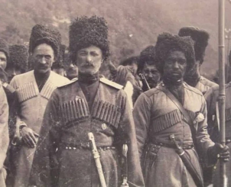 沙汗·拉克爾拜（拉克巴），阿布哈茲貴族家族的代表之一，也是高加索原住民騎兵師的切爾克斯團阿布哈茲百人隊的創始人之一