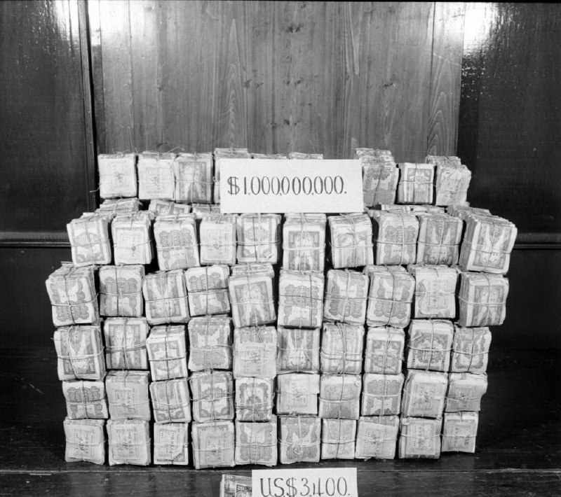 1948年3月，上海的发薪奇景成为中国战时经济崩溃的象征