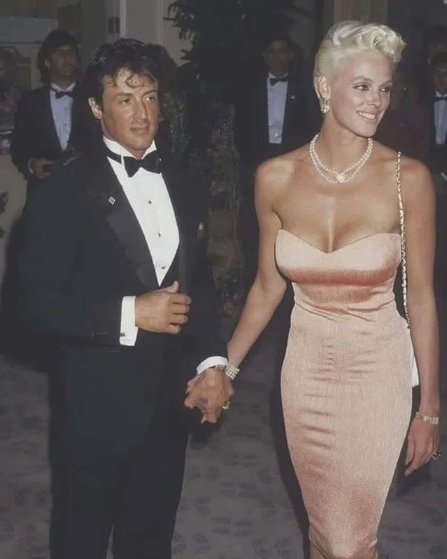 #名人 1987年，西尔维斯特·史泰龙和他的妻子布里吉特·尼尔森出席了美国电影学会颁发给芭芭拉·斯坦威克的终身成就奖颁奖典礼