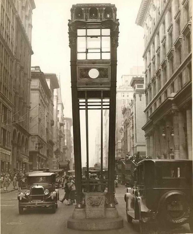 1922年，纽约的第一个交通信号灯