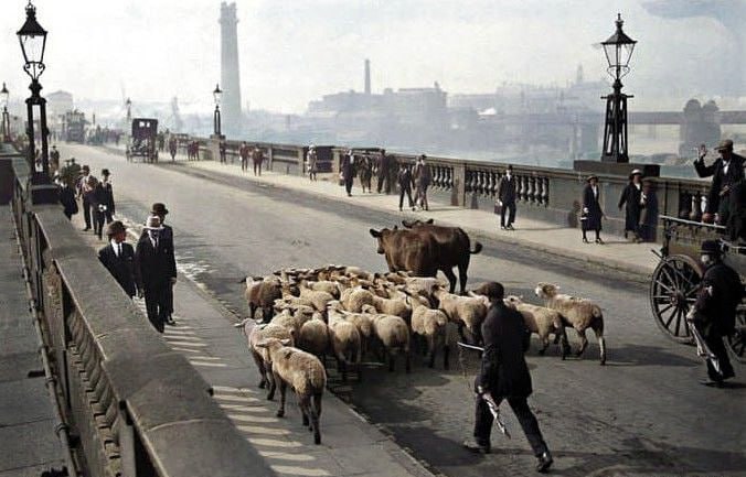 约1890年，穿越伦敦滑铁卢桥