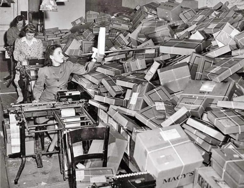1940年，梅西百货的圣诞节包裹不仅限于纽约本地，还远销全国