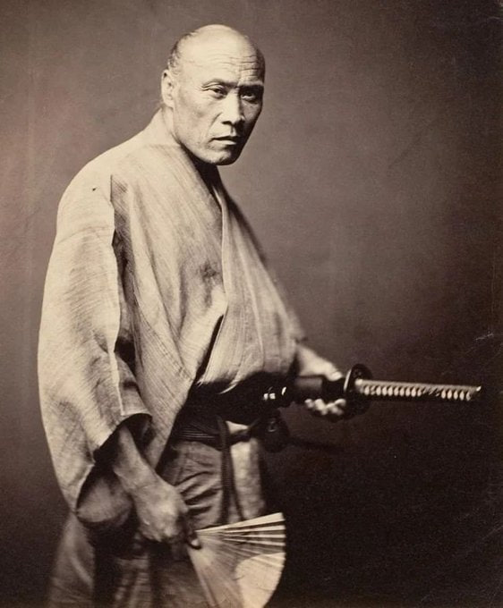 1865年江户时代日本武士的老照片，由费利斯·比托拍摄1865年正值日本江户时代末期，距离1868年明治维新仅三年