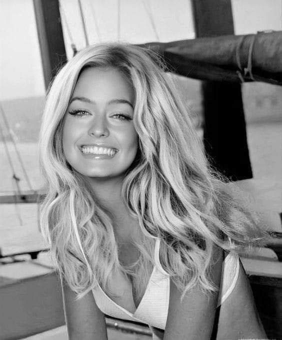 一个迷人的微笑