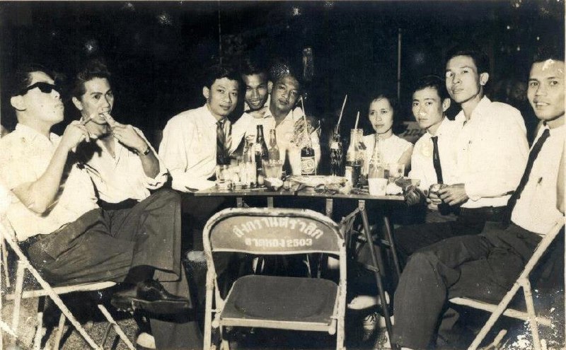 泰国曼谷，派对上的男孩们 1960