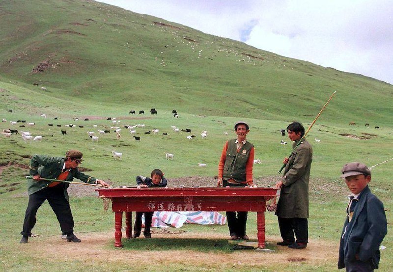 西藏牧民玩台球，中国湘皮山——娜塔莉·贝林（1999）