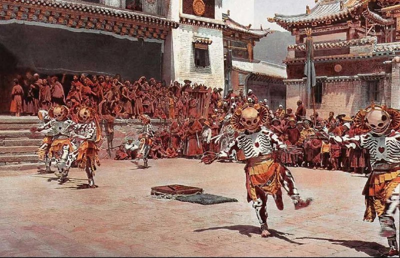西藏的骷髅舞者（佛教传统），约瑟夫·洛克于 1925 年拍摄的彩色玻璃底片照片