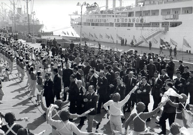 一九七四年，大阪—日中友谊之船一路颠簸，抵达本埠外虹桥码头