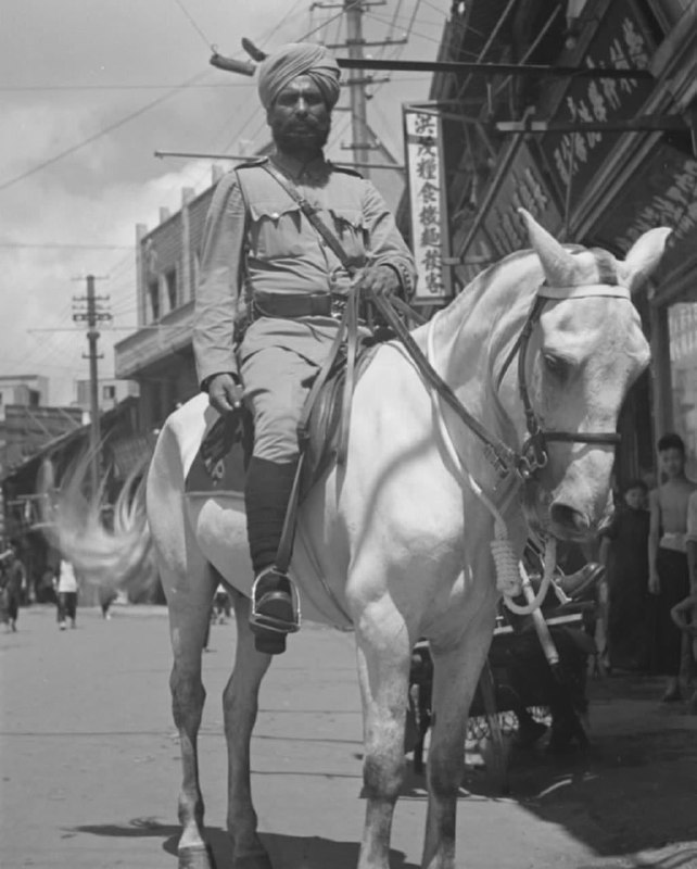 ↩️🖼 1937年 上海，骑白马的印度裔巡警