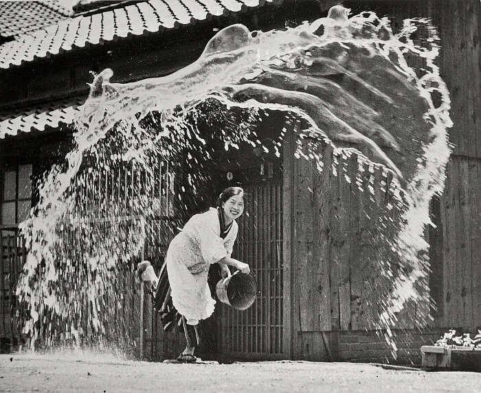 🖼 泼水泼水日本神户, 1951摄影师：Koji Takashima