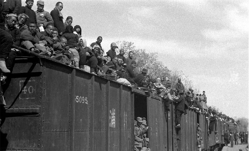 1942年，德国摄影师福尔曼（John Phillips）在中国拍摄了河南大饥荒的真实画面