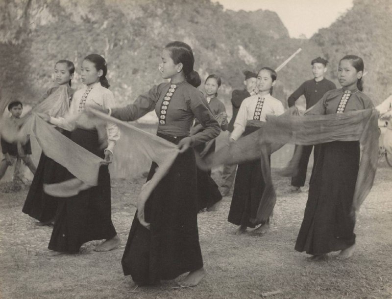 摄影师 Jan Cifra（1929—1959）在20世纪50年代拍摄的一组照片，记录了当时 越南 乡村朴素、宁静的生活景象