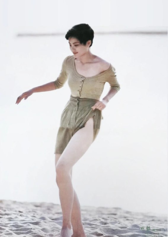 #名人 1990年，21岁的王菲