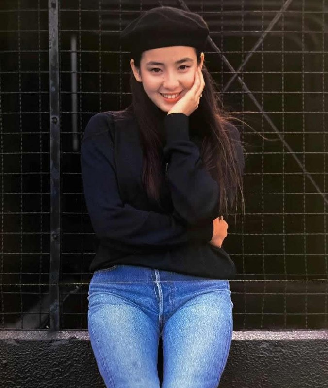 #名人 1990年的宫泽理惠宫泽理惠（宫泽りえ，Miyazawa Rie），1976年4月6日出生于日本东京，是日本著名的女演员、歌手和模特