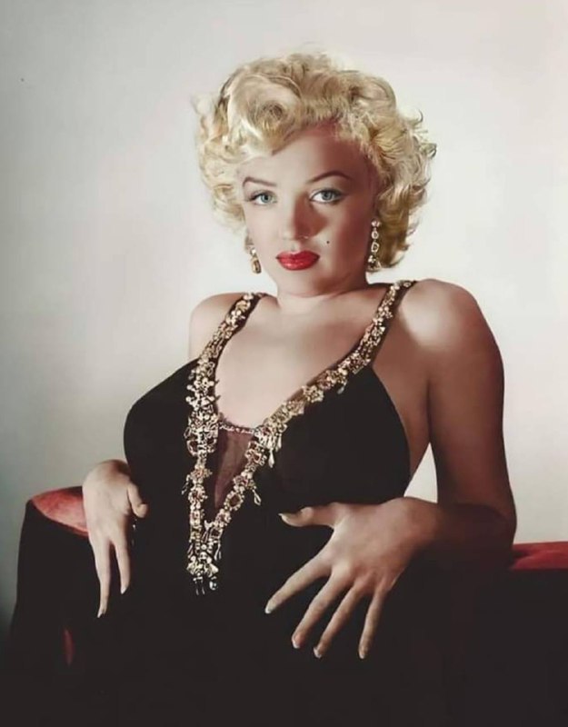 #名人 玛丽莲·梦露在1952年的迷人镜头中