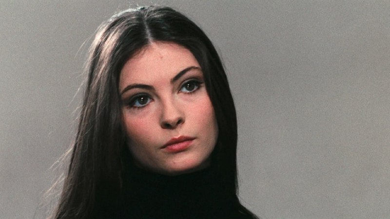 #名人 索尼娅·彼得罗芙娜在 #电影《印第安之夏》（1972年）这部由瓦莱里奥·祖尔里尼执导的意大利电影，以温柔、忧郁的笔触描绘了一段师生之间微妙而复杂的情感