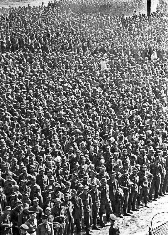 戰敗者遊行－1944 年 7 月 17 日，約 57,000 名德國戰俘（包括 19 名將軍）被俘後，在莫斯科街頭被遊街示眾