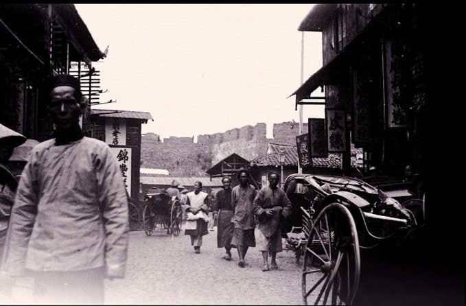 清光绪年间（1902年），老城厢城墙脚下的人间烟火气息