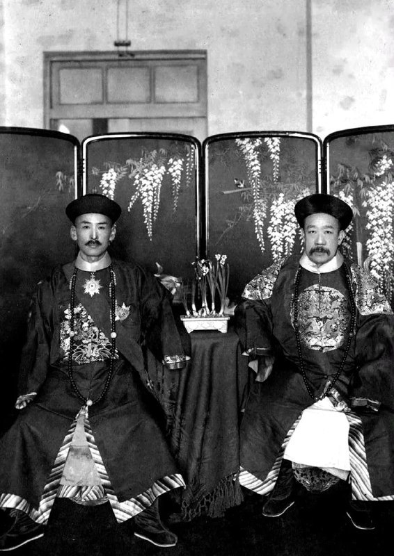 1914年，日本人川岛浪速（左）和肃亲王善耆（右）的合影