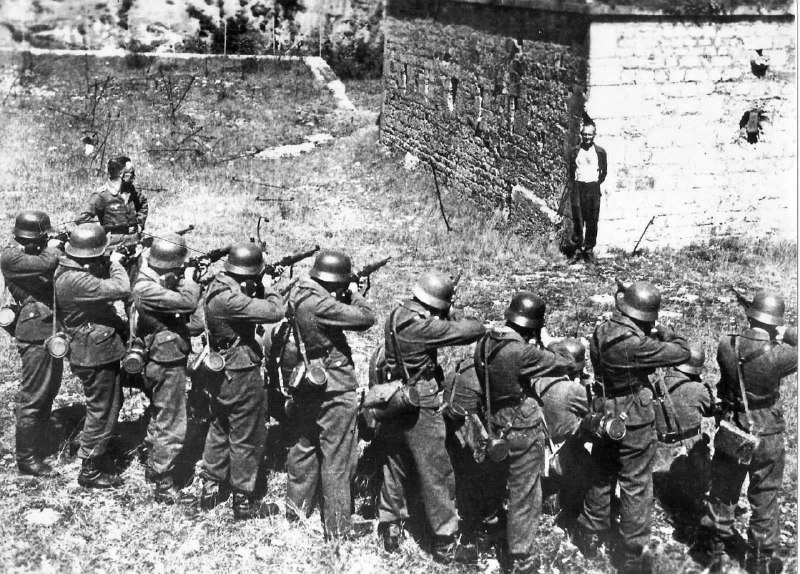 Georges Blind，法国抵抗组织成员，在1944年10月面对德军行刑队时露出微笑