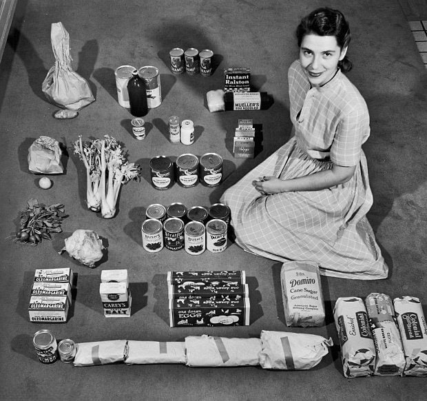 1947年，一位家庭主妇用12.50美元买了一周的杂货 她用这笔钱养活了自己、丈夫、四岁的双胞胎孩子，甚至还有家里的猫