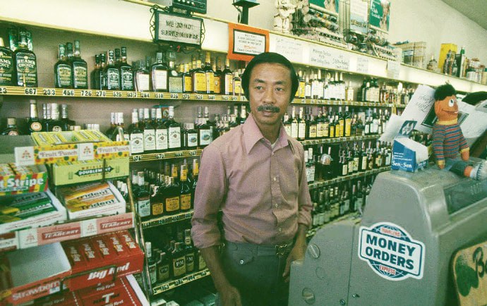 1977，前南越政府总理阮高祺在南越政府倒台后，在加州威斯敏斯特定居，经营一家小酒庄