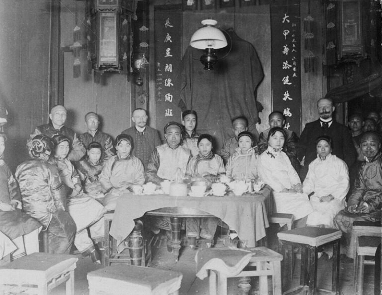 约1900，清末汉口喝花酒的场面