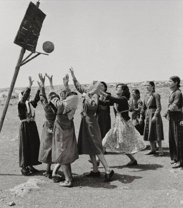 巴勒斯坦女孩打篮球，巴勒斯坦，1958年