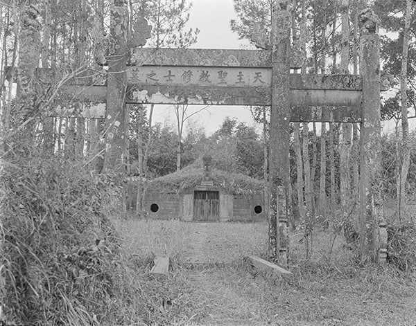 杭州天主教圣修士墓地外景，1910年代