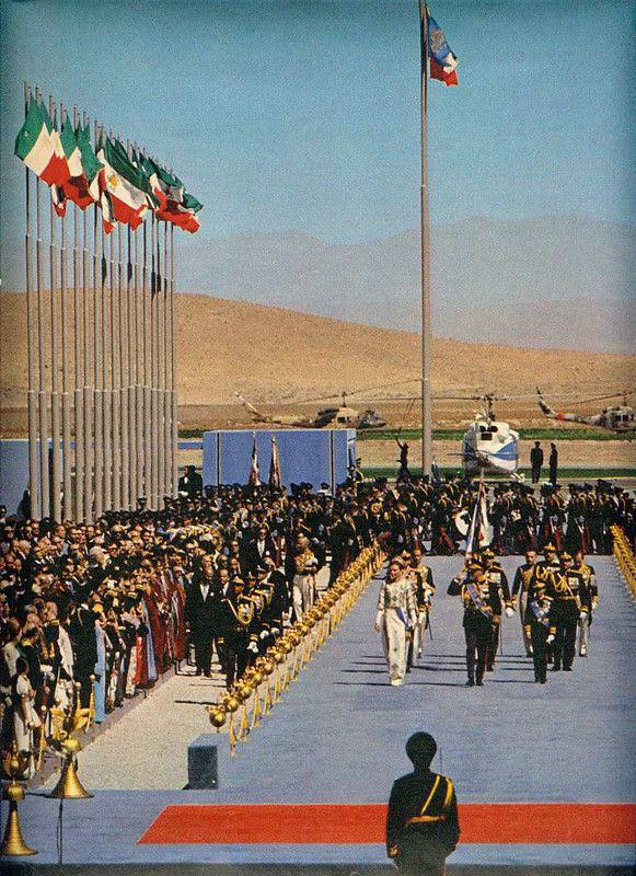 1971年，在伊朗古都帕萨尔加达（Pasargadae），举行了波斯帝国建立2500周年的盛大开幕式，以纪念波斯帝国的奠基者居鲁士大帝（Cyrus the Great）