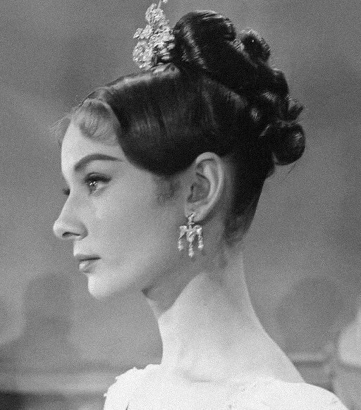 #名人 奥黛丽·赫本在《战争与和平》（1956年）中的造型#名人 奥黛丽·赫本在《战争与和平》（1956年）中的造型