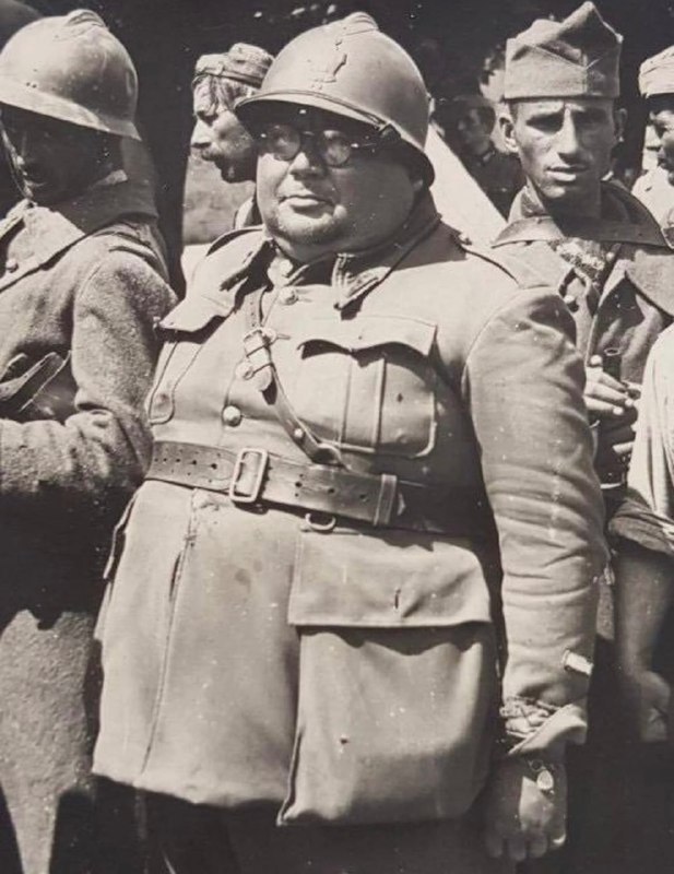 1940年代，一名法国战俘(POW - Prisoner of War)