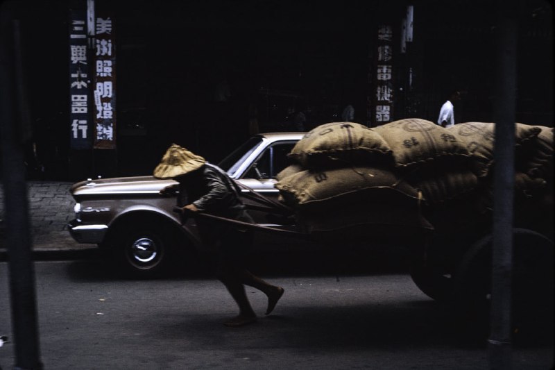 🖼 1960年代的日本 & Kodachrome胶片1960年代的日本 & Kodachrome胶片日本的背景（1960年代）二战后，日本经历了快速的经济发展，被称为“经济奇迹”