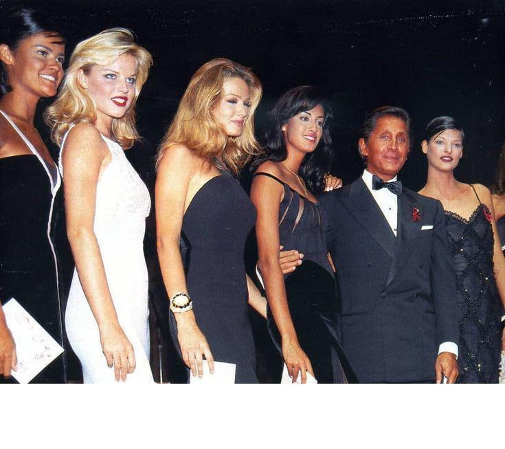 #时尚 Valentino Garavani，意大利著名高级时装设计师，是Valentino（华伦天奴）品牌的创始人