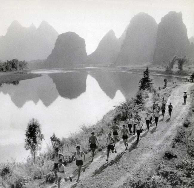 1970年代的全民健身运动，是中国在文化大革命期间，基于毛泽东1952年题词“发展体育运动，增强人民体质”而展开的一场大规模运动