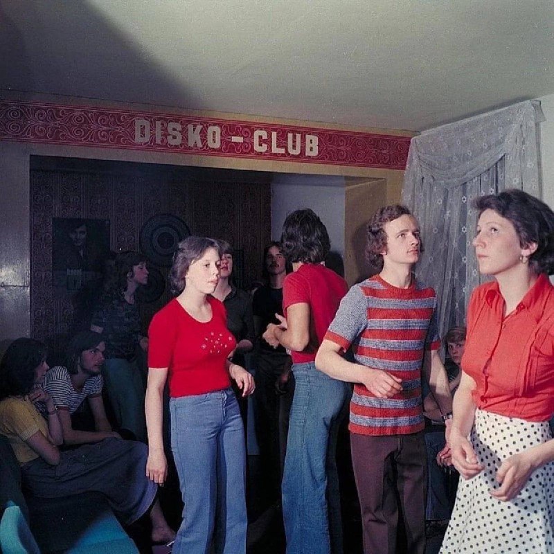 1975年，在东德的迪斯科俱乐部跳舞